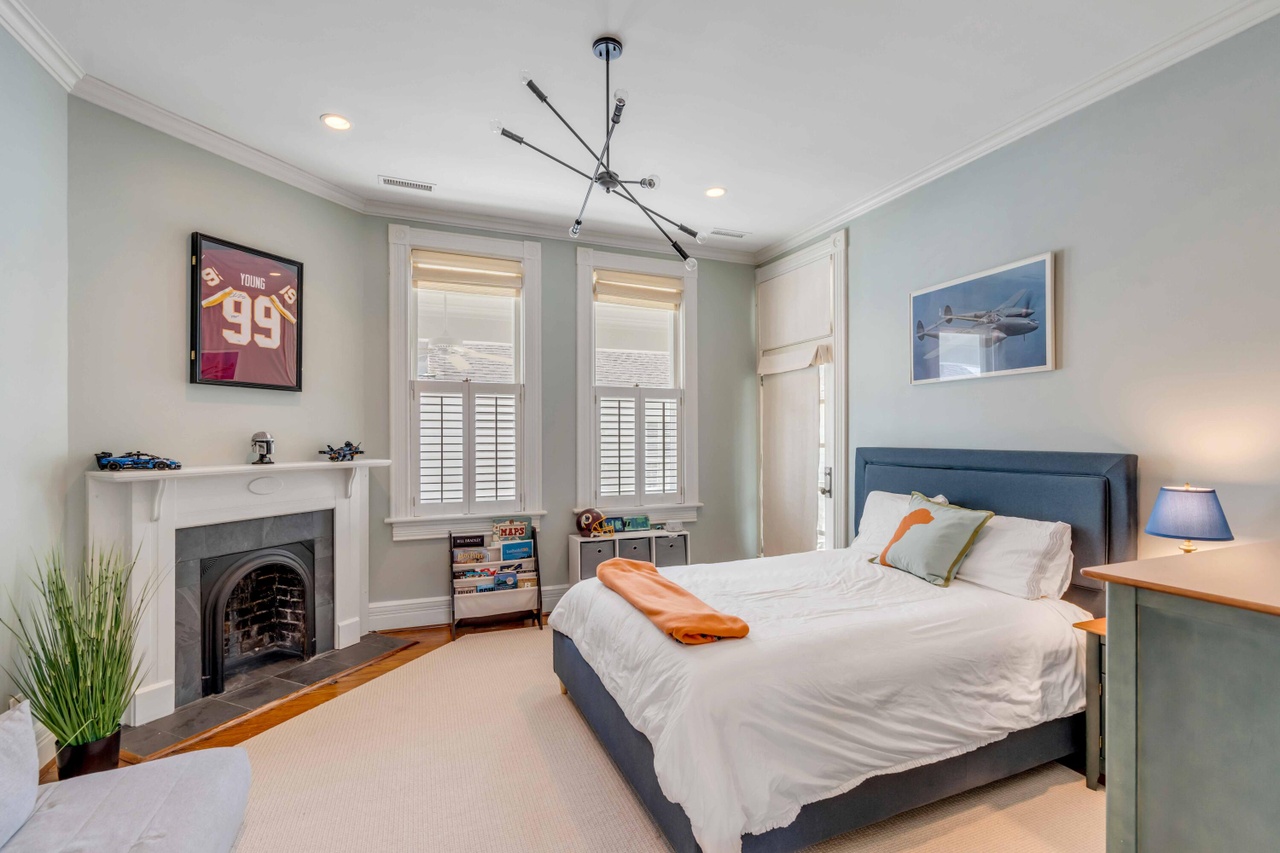 Bedroom with fireplace
